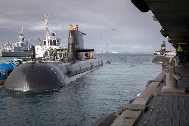 Return of HMAS Farncomb to FBW